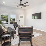 Inviting 4Br2Ba Near Downtown Riverwalk