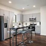Modern 2Brescape W Gym Parking Near Rvrwalk & Dome