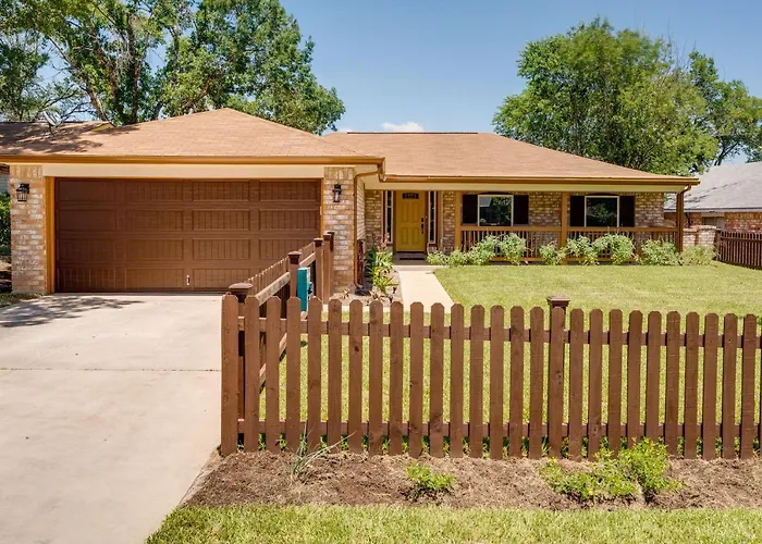 San Antonio Home With Private Hot Tub Pet Friendly!