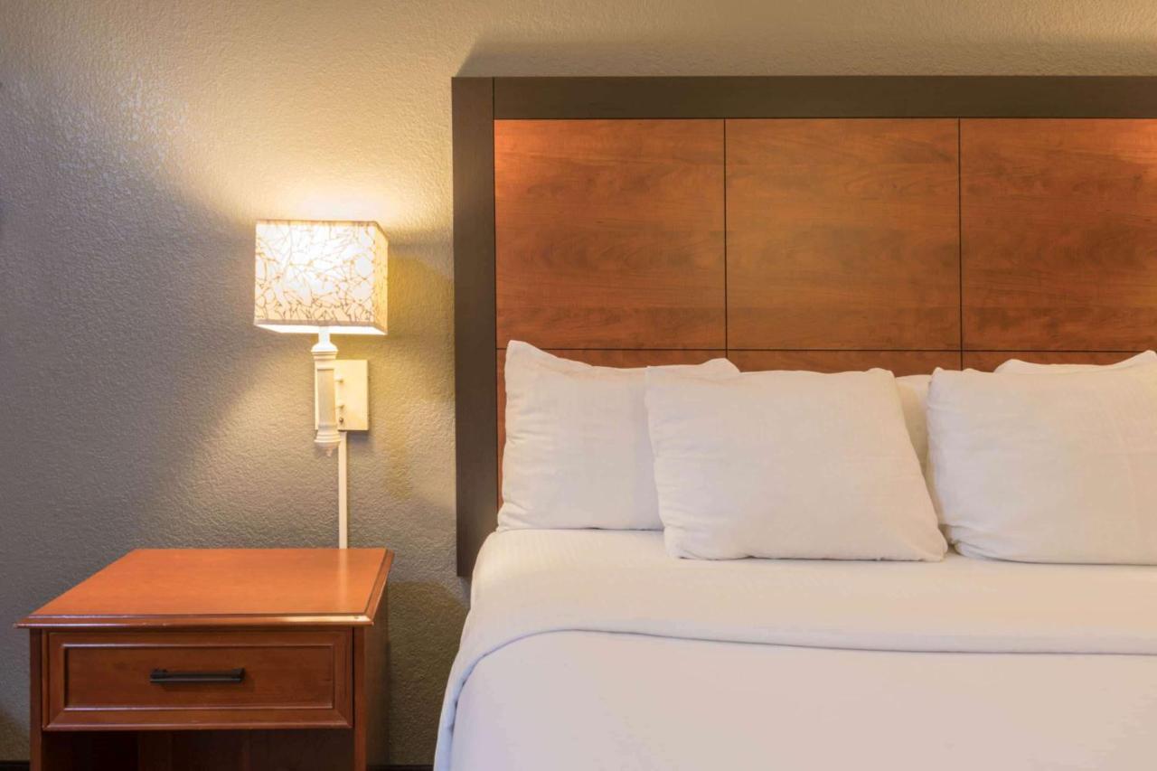 La Quinta & By Wyndham Riverwalk Hotel 3*