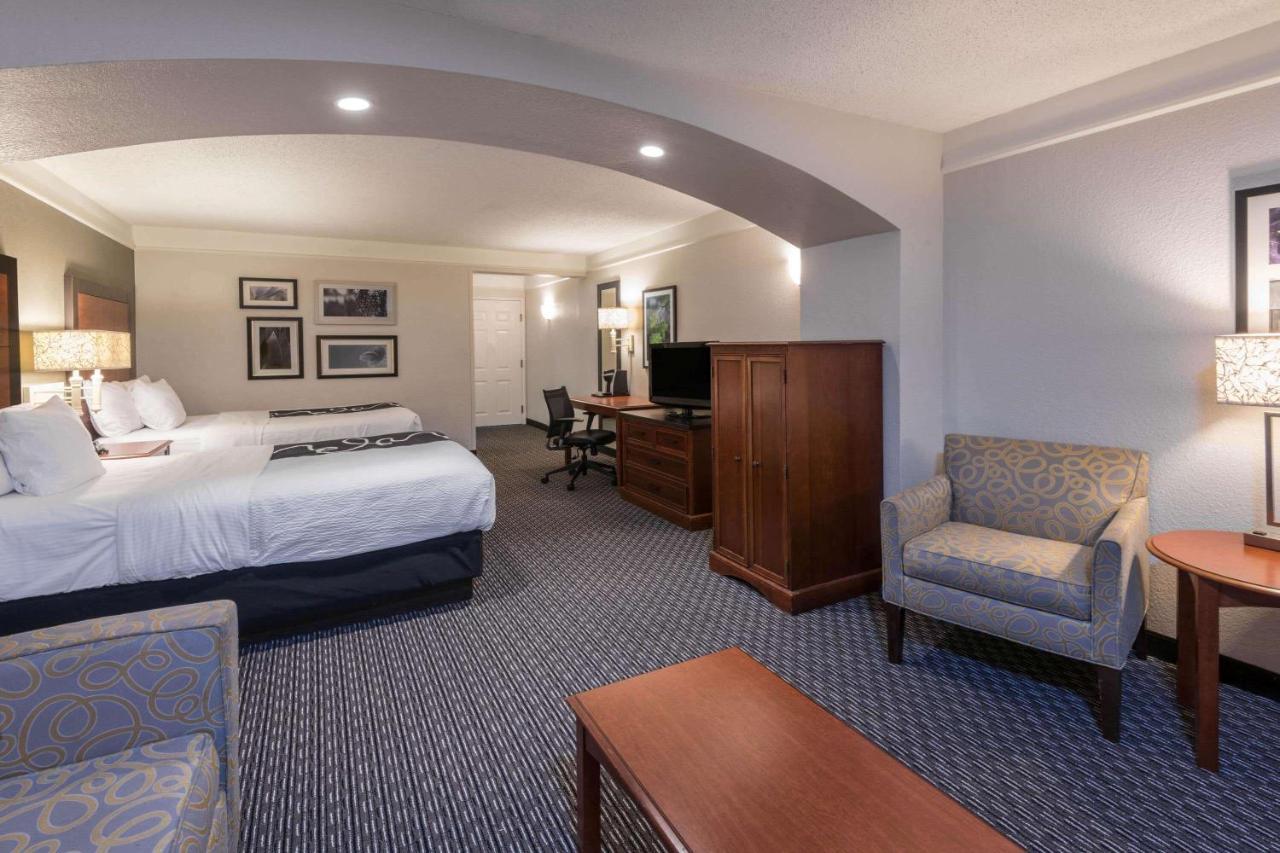 Hotel La Quinta & By Wyndham Riverwalk