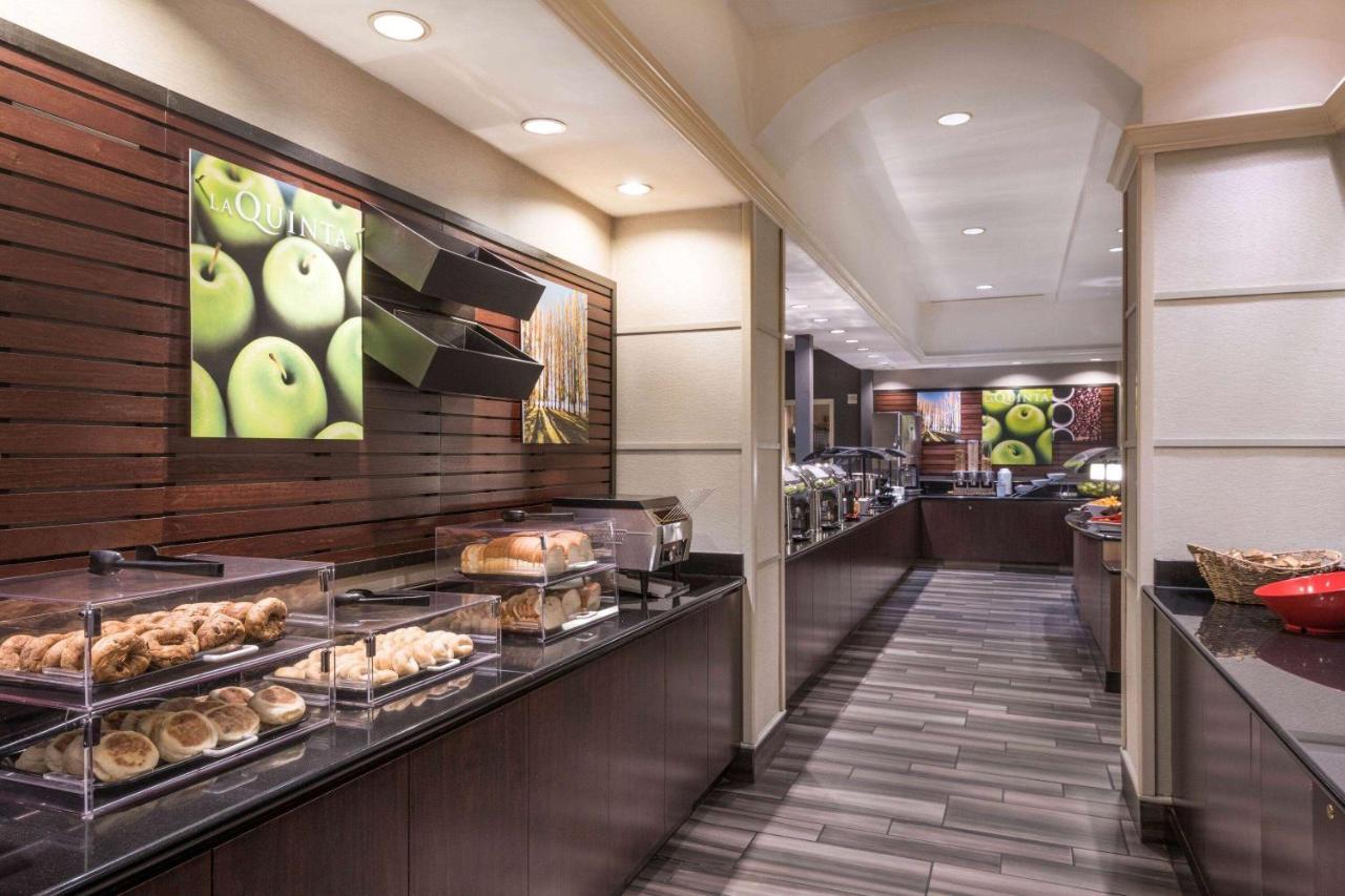 Hotel La Quinta & By Wyndham Riverwalk 3*