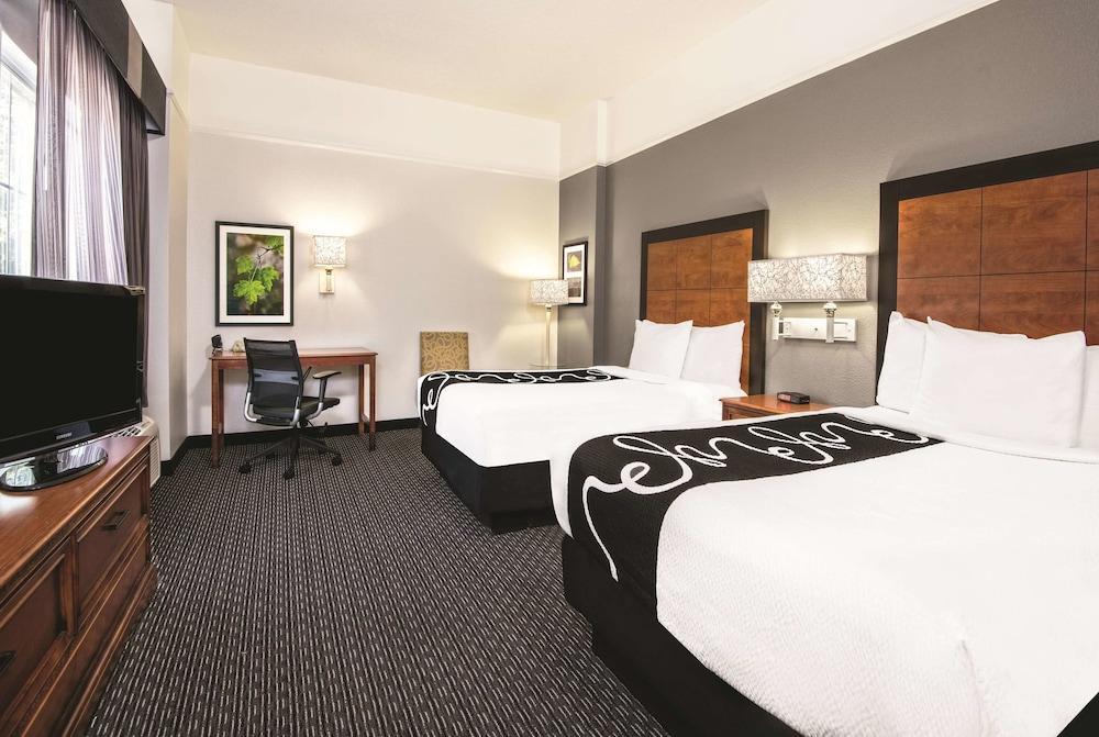 Hotel La Quinta & By Wyndham Riverwalk San Antonio