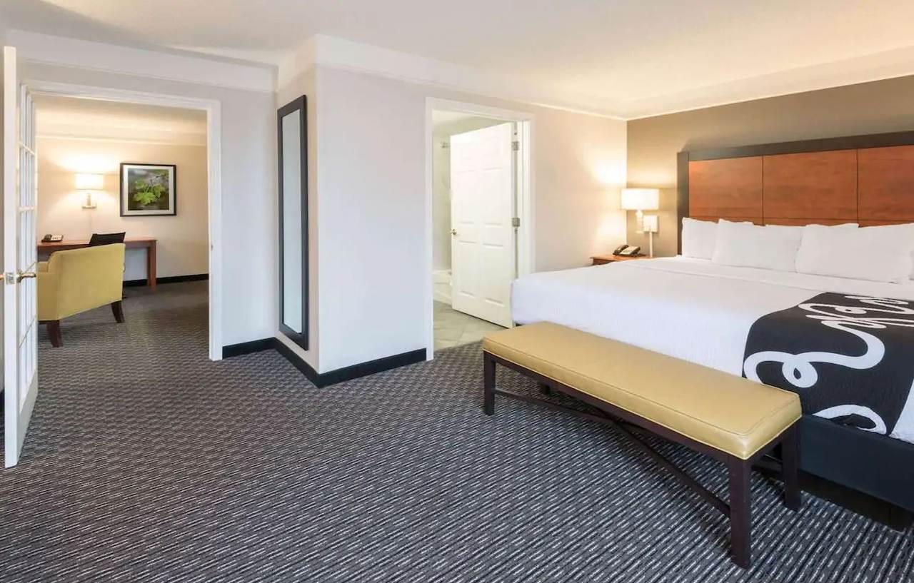 Hotel La Quinta & By Wyndham Riverwalk