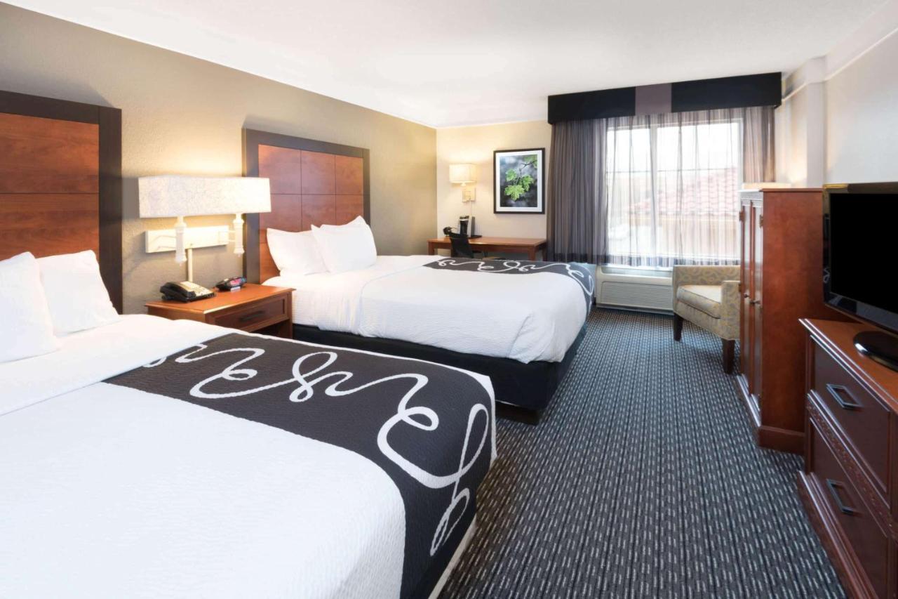 Hotel La Quinta & By Wyndham Riverwalk 3*