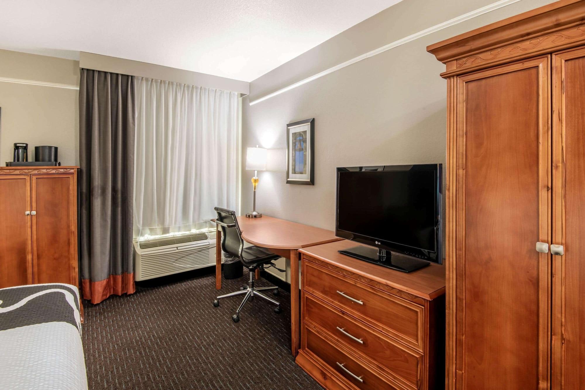 Hotel La Quinta By Wyndham Brooks Base San Antonio