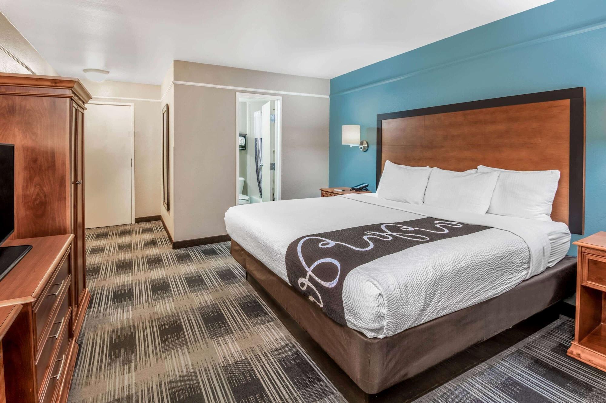 La Quinta By Wyndham Brooks Base