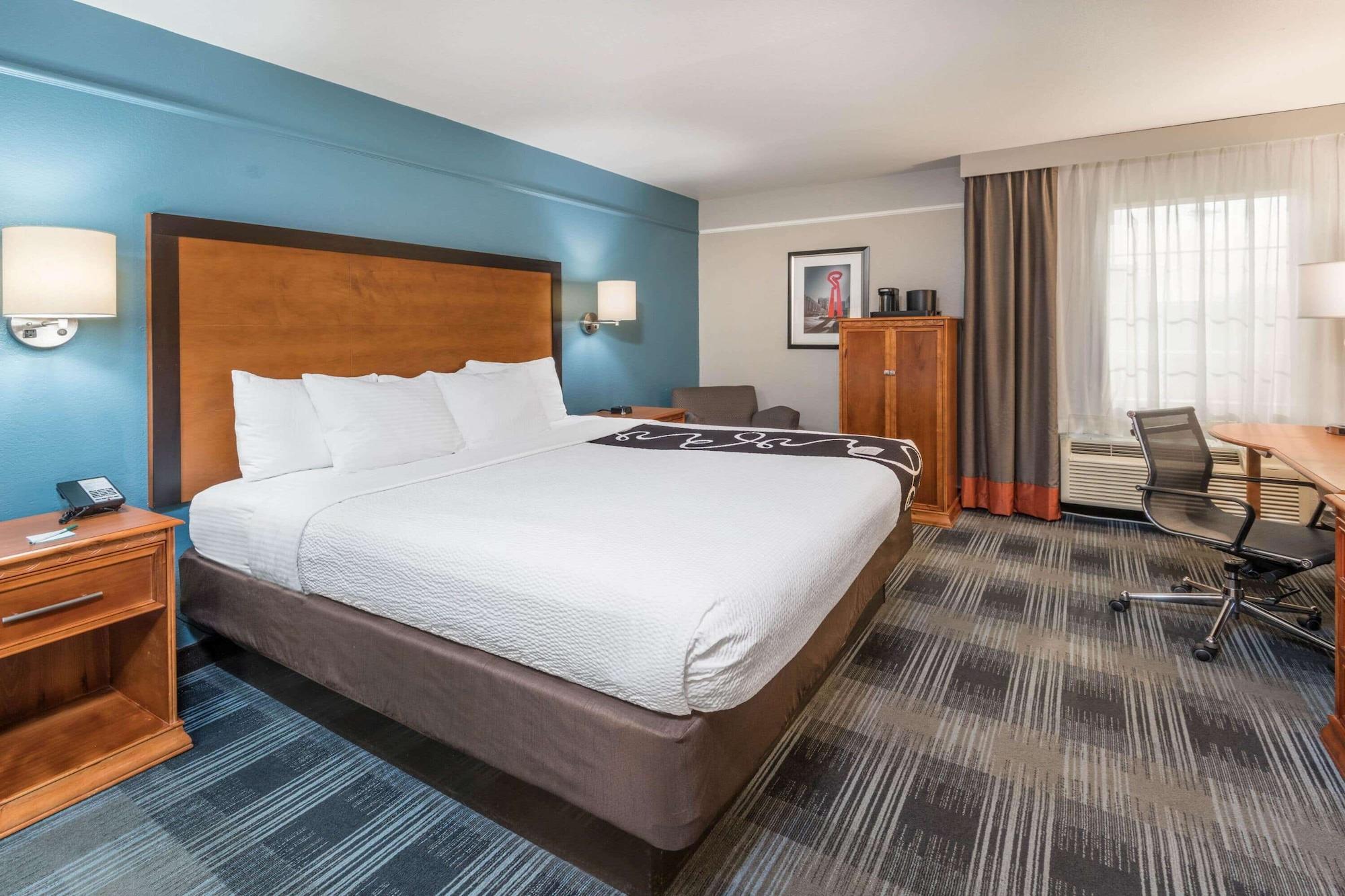 La Quinta By Wyndham Brooks Base 3* San Antonio