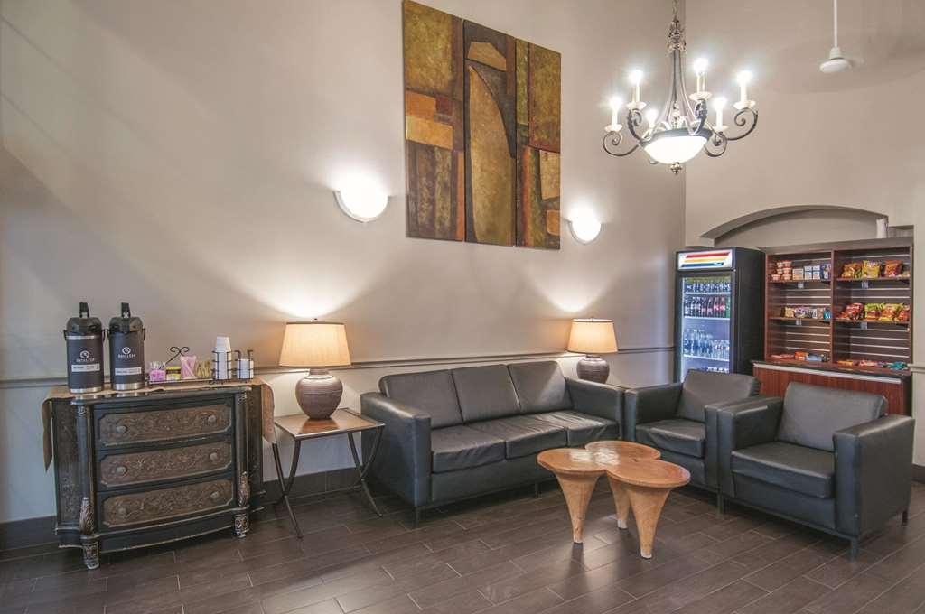 La Quinta By Wyndham Brooks Base 3* San Antonio