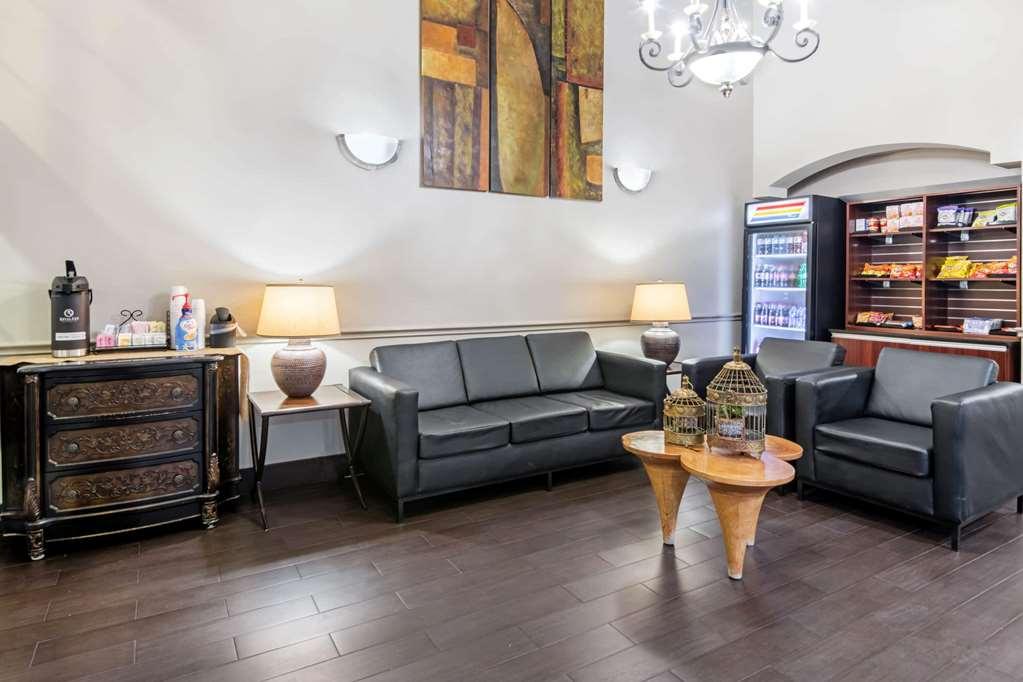 La Quinta By Wyndham Brooks Base Hotel 3*