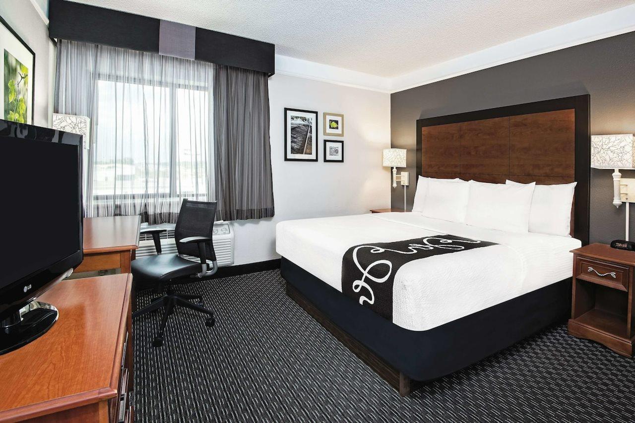 Hotel La Quinta & By Wyndham Riverwalk 3*