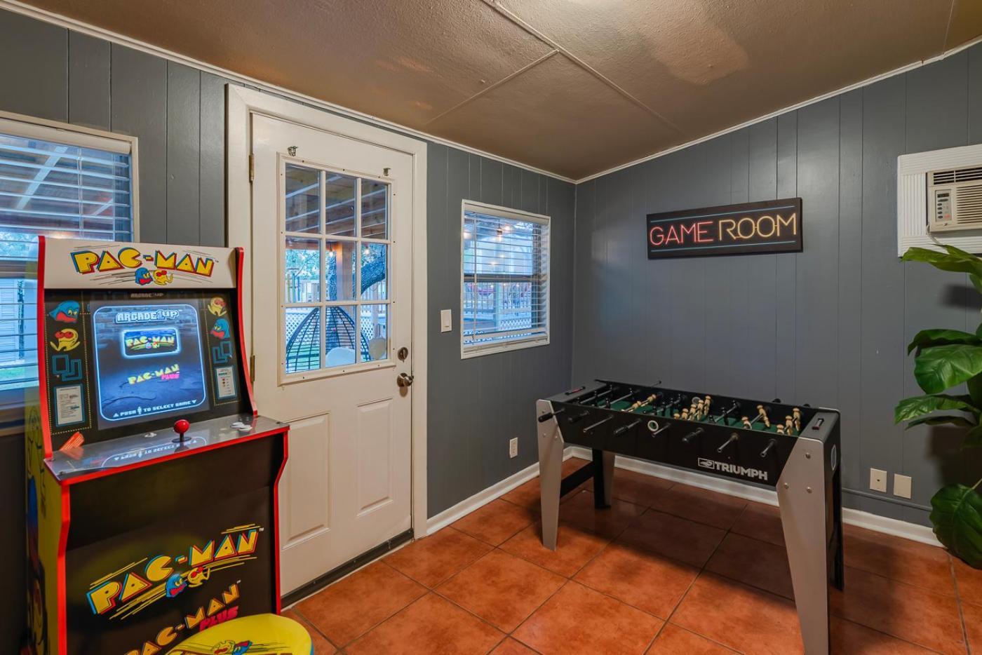 Texas Vacation Home, Game & Pool By Sixflags *
