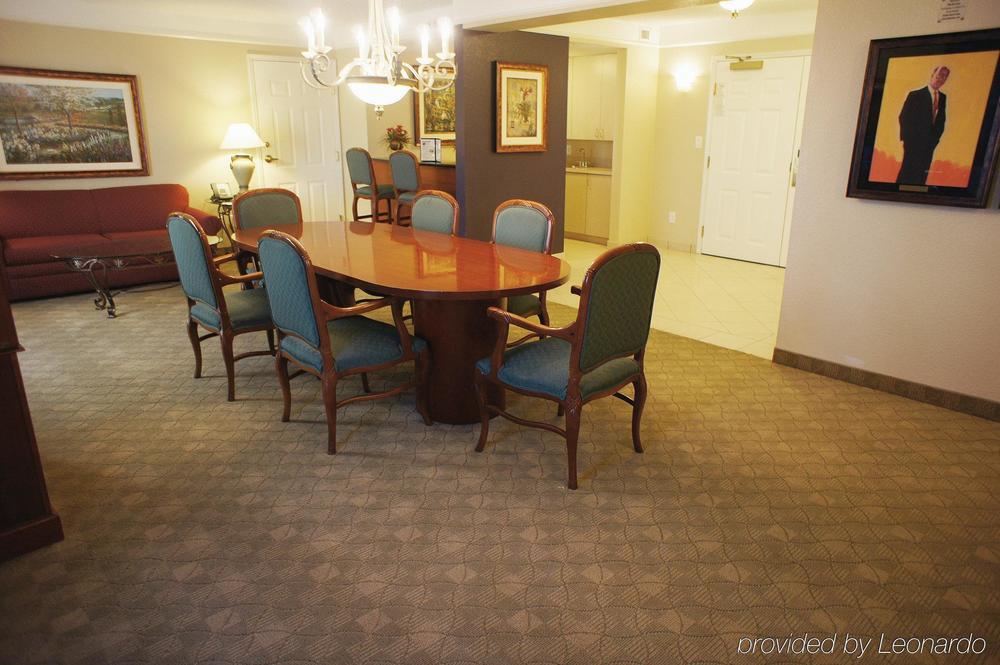 Hotel La Quinta & By Wyndham Riverwalk 3*