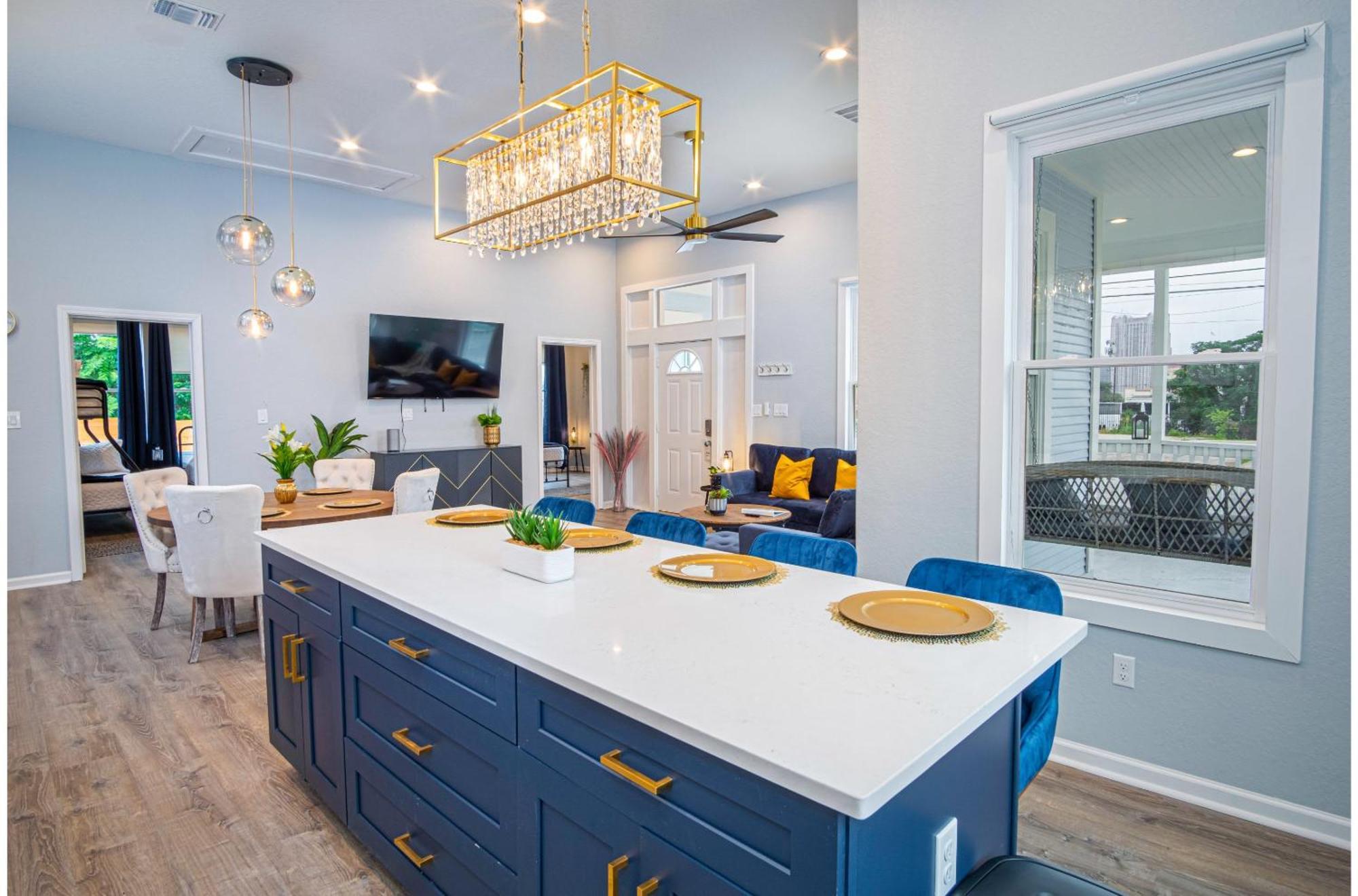 Holiday home Trendy Historical Near Downtown Attractions