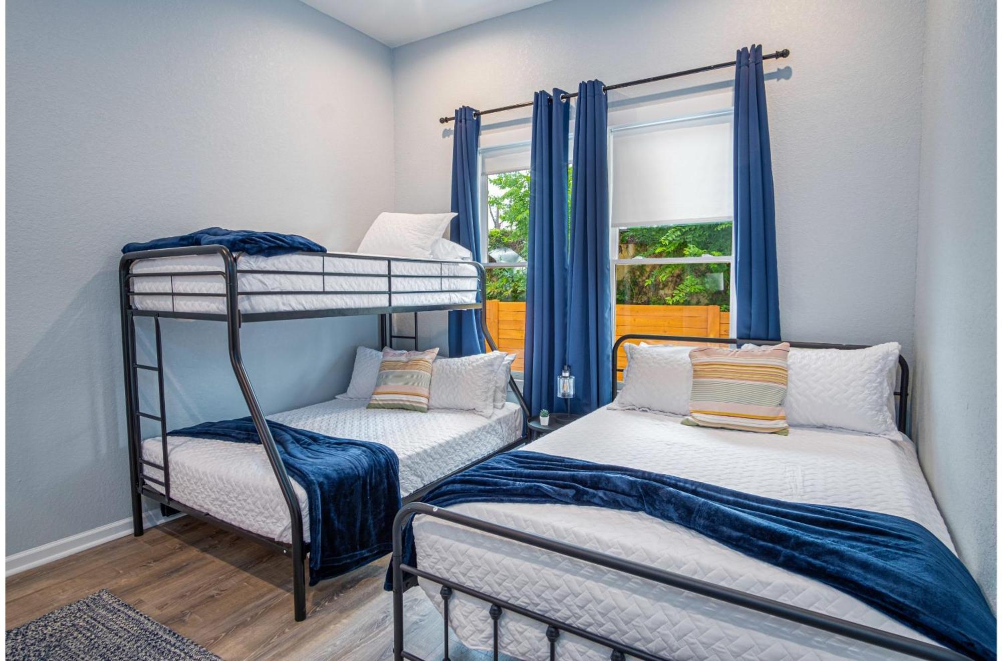 Trendy Historical Near Downtown Attractions Holiday home *