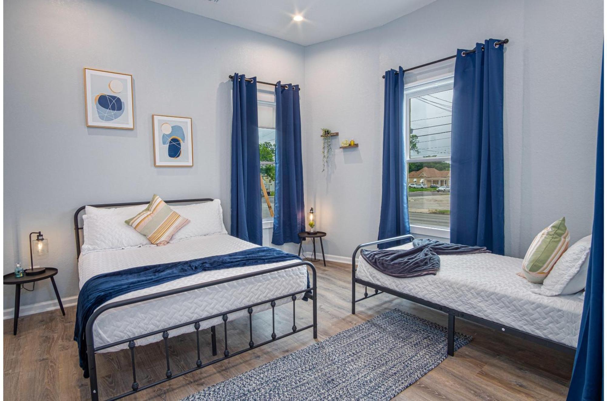 Trendy Historical Near Downtown Attractions