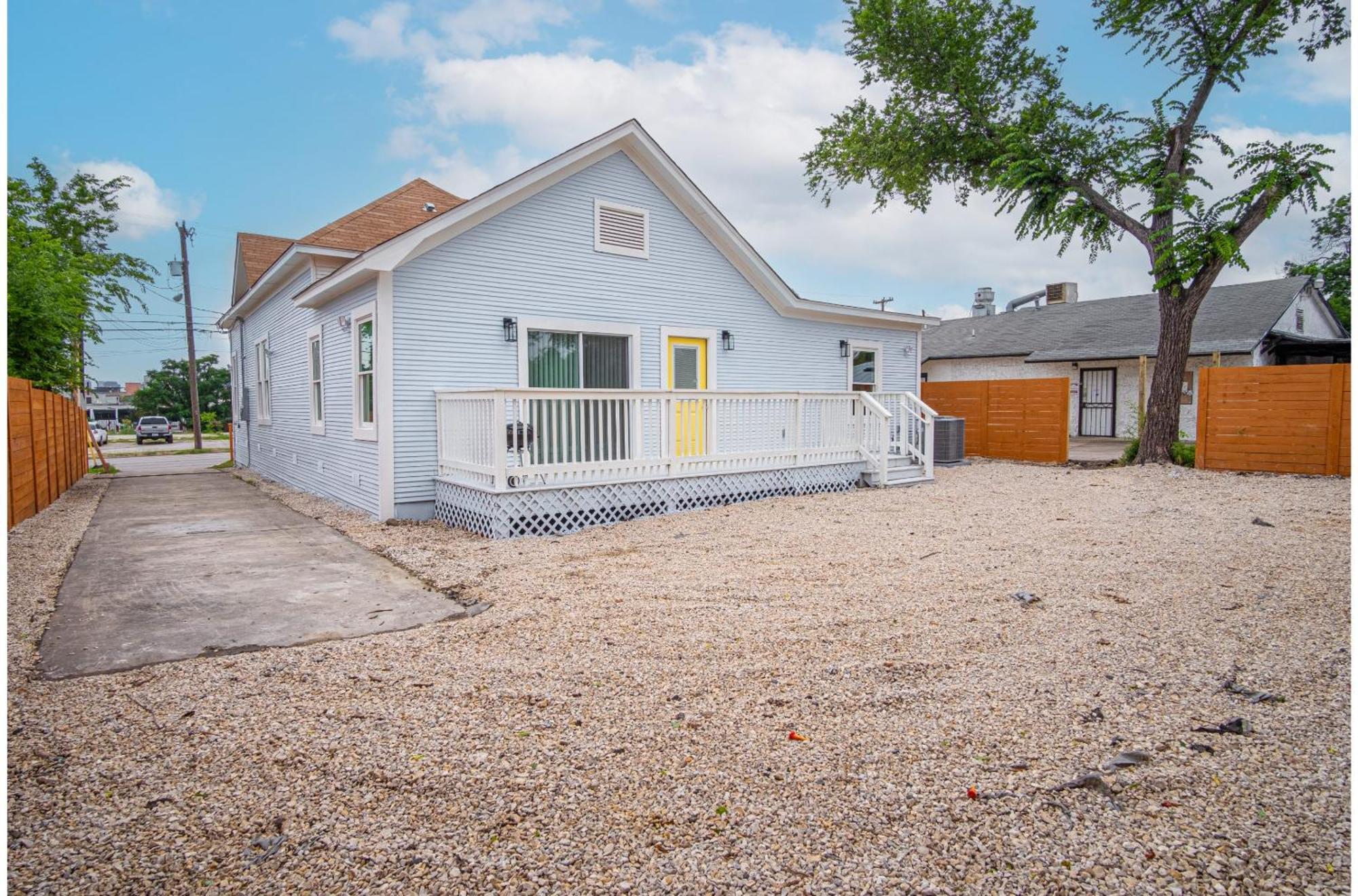 Trendy Historical Near Downtown Attractions *