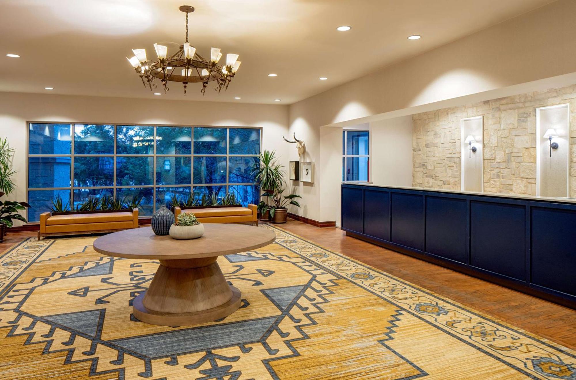Hilton Hill Country 4*