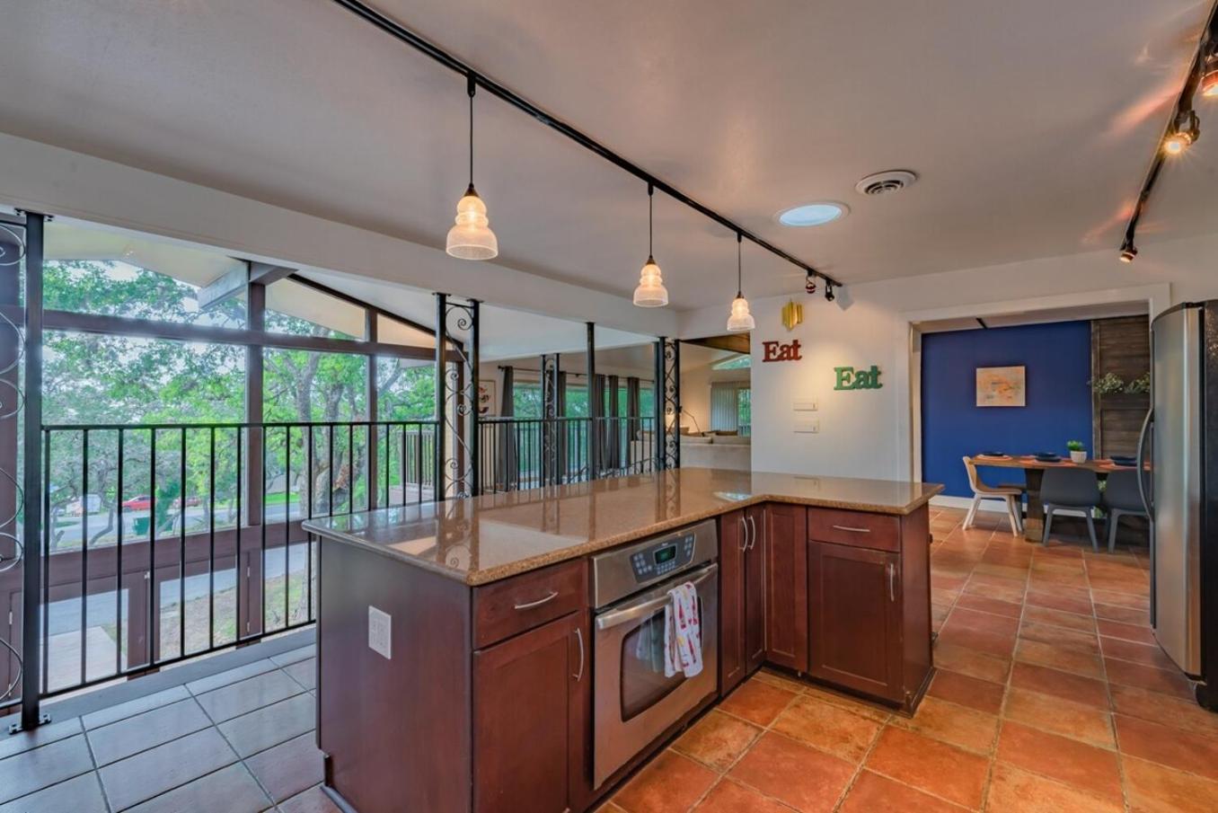 Luxury House By Fiesta Texas & Seaworld With Pool Holiday home *