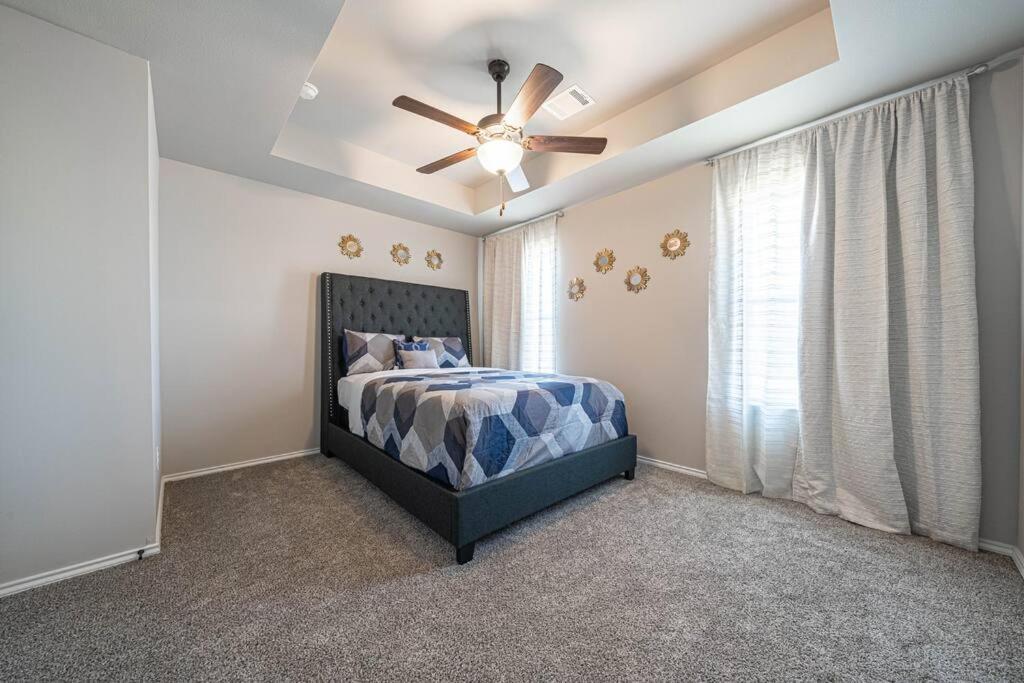 Holiday home Gorgeous, Brand New 3 Bedrooms Home- Built 2024, Near Seaworld & Lackland Afb *