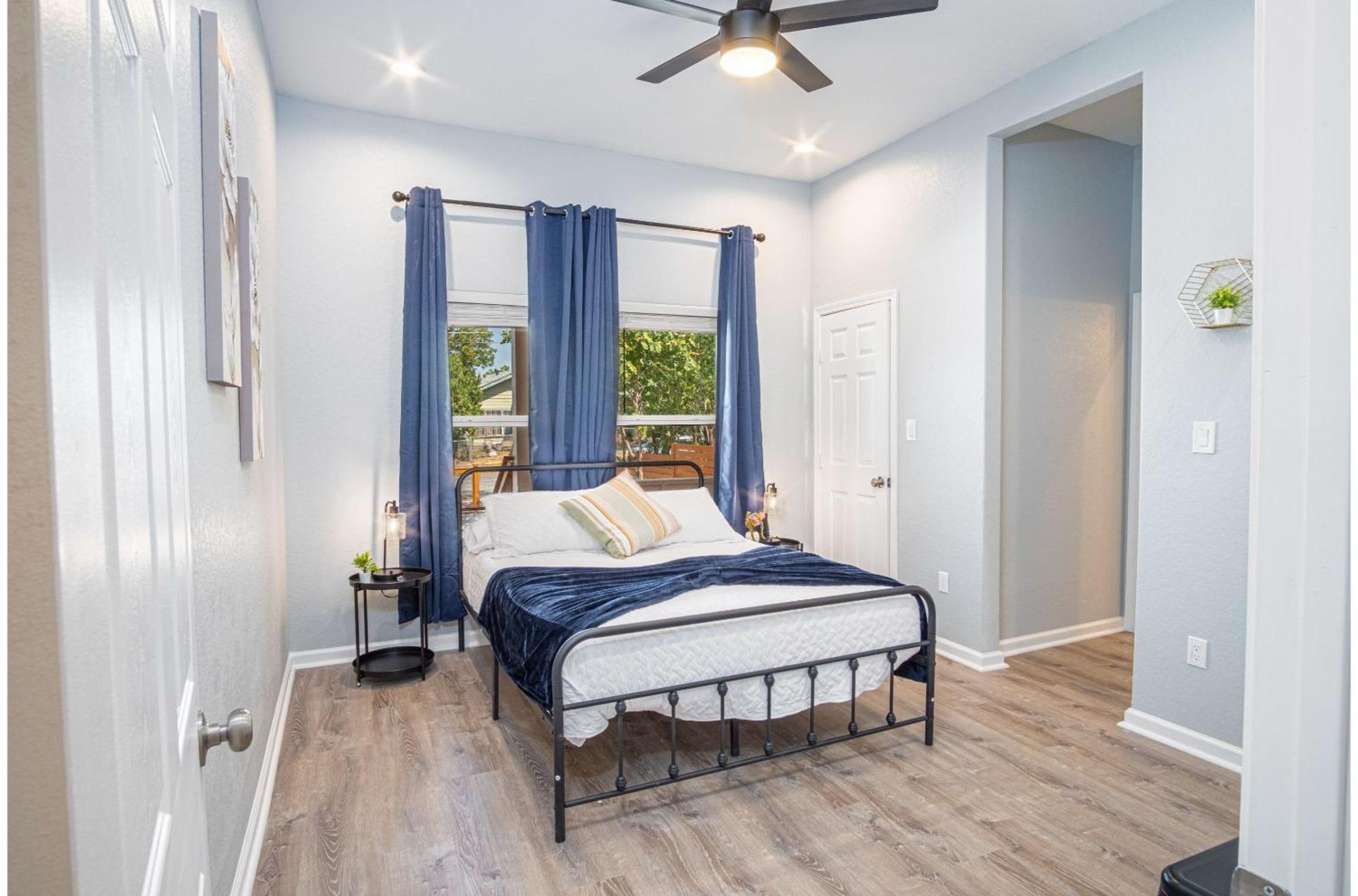 Inviting 4br2ba Near Downtown Riverwalk *