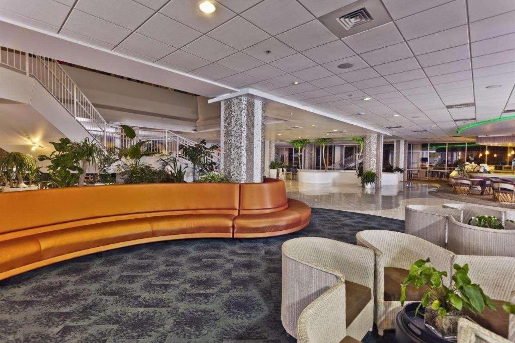 Hotel El Tropicano Riverwalk 3*