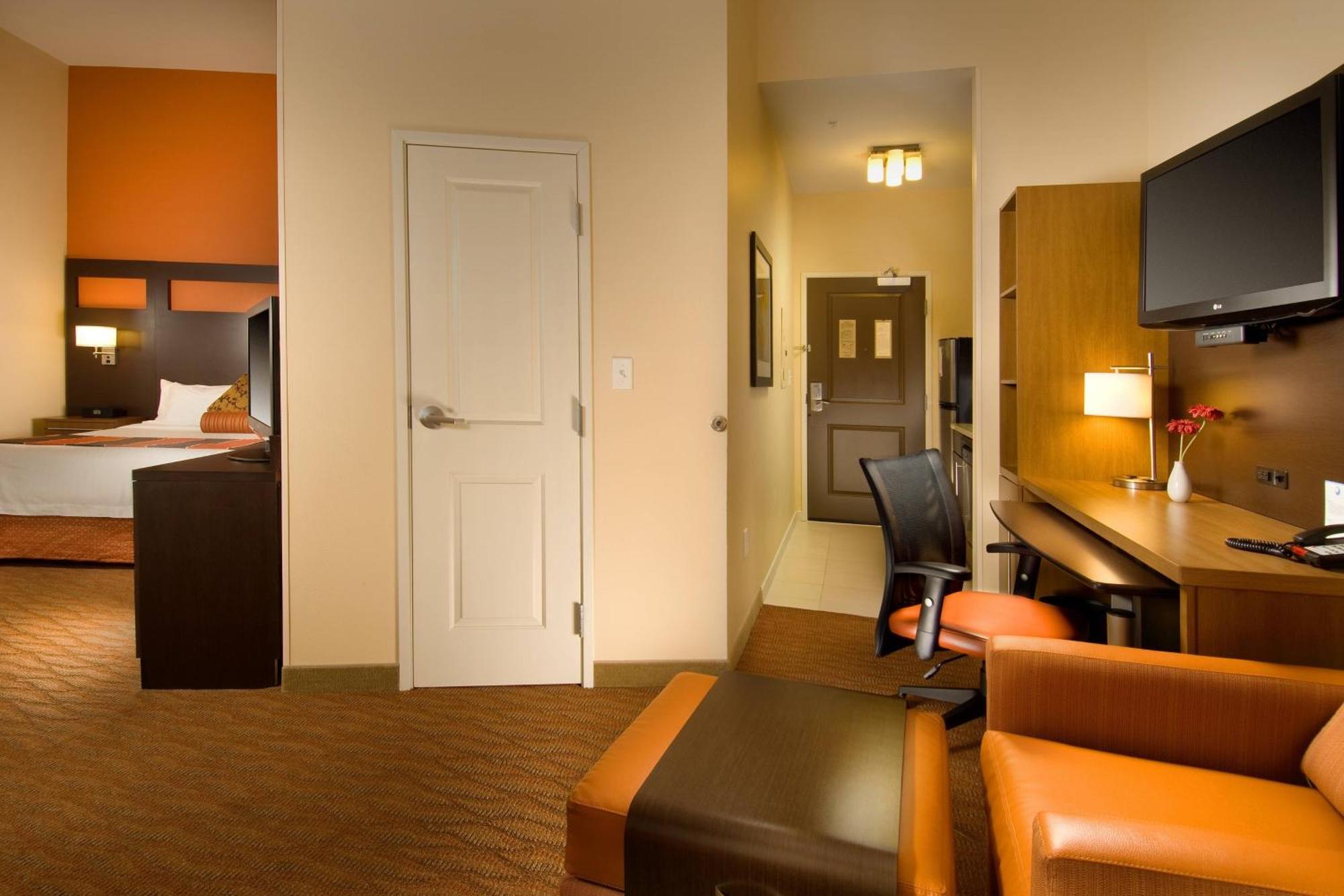 Towneplace By Marriott Downtown Riverwalk Hotel