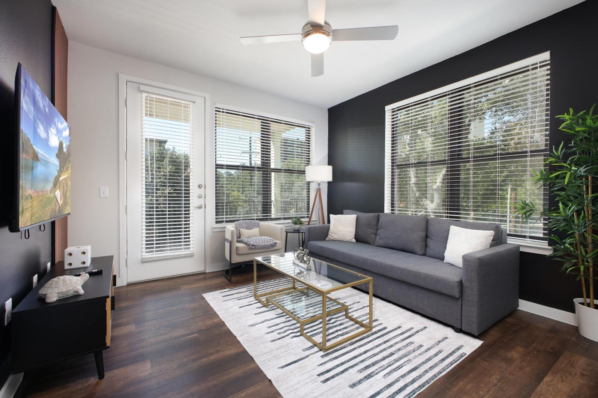 Modern 2Brescape W Gym Parking Near Rvrwalk & Dome Apartment
