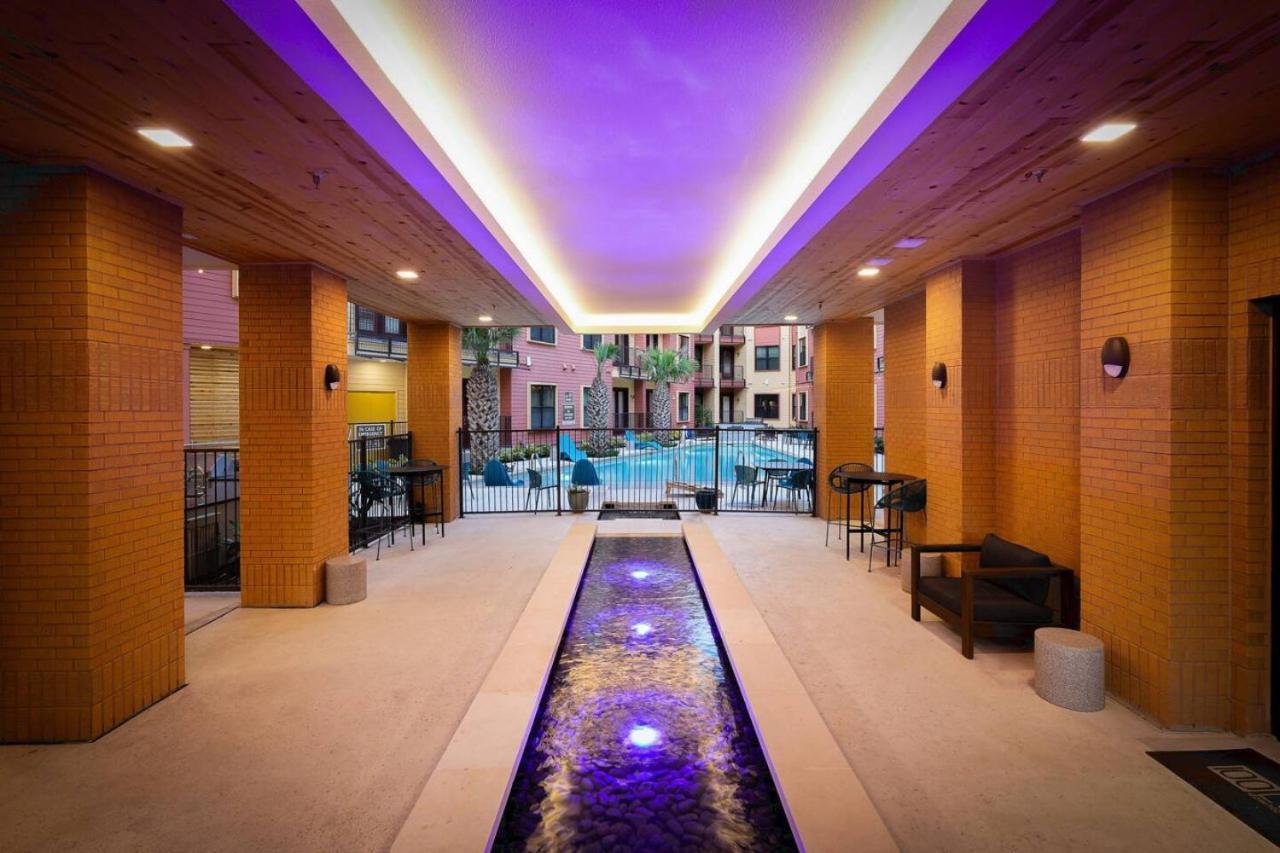 Modern 2Brescape W Gym Parking Near Rvrwalk & Dome * San Antonio