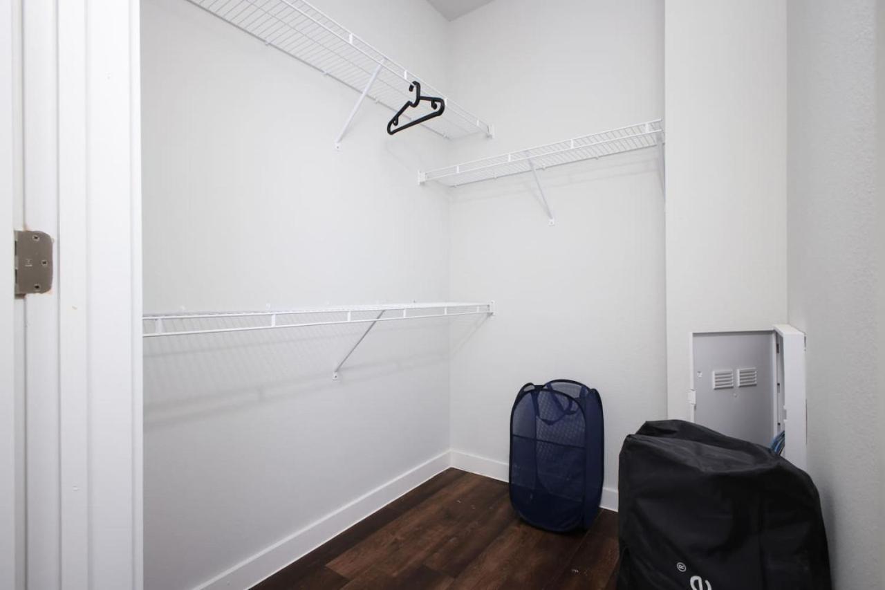 Modern 2Brescape W Gym Parking Near Rvrwalk & Dome Apartment *