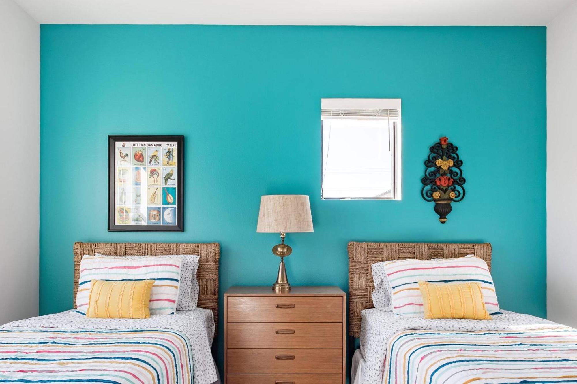 Explore The River Walk From Artsy Designer Retro Chic Holiday home