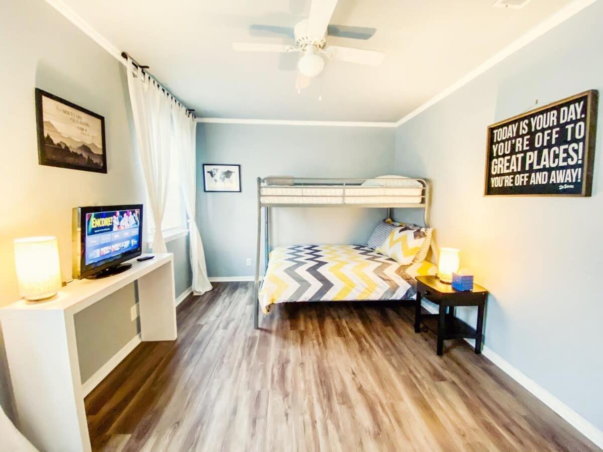 Upscale Townhouse Heart Of Sa's Medical Center Holiday home