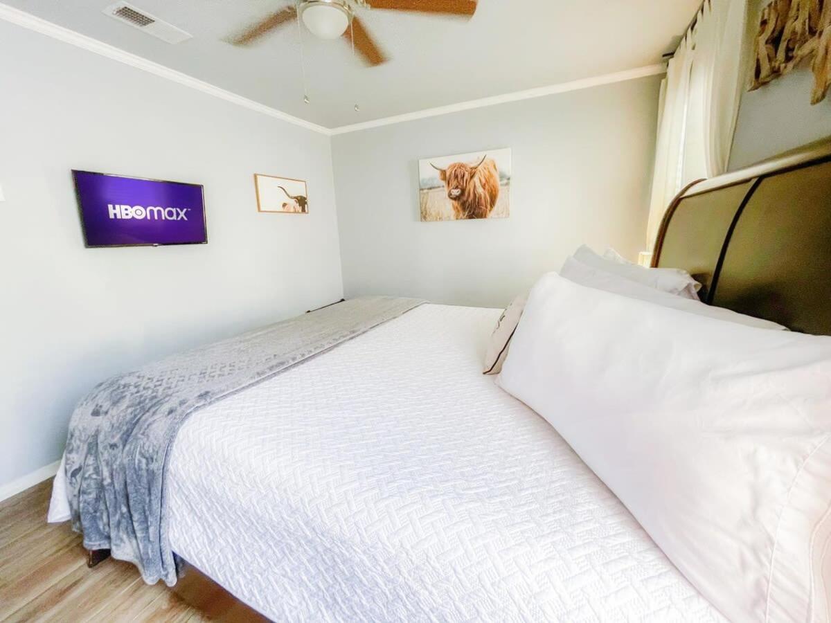 Upscale Townhouse Heart Of Sa's Medical Center *