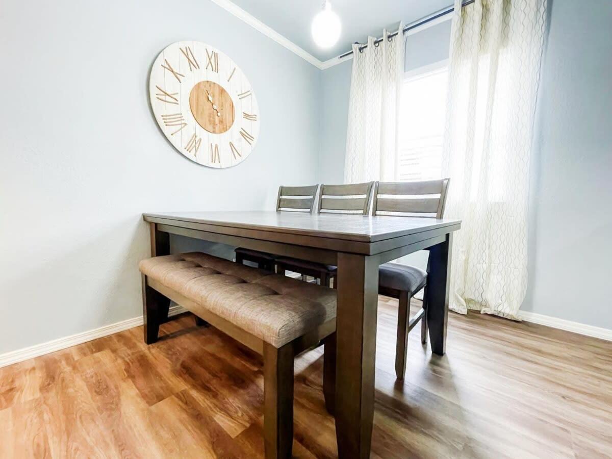 Upscale Townhouse Heart Of Sa's Medical Center *