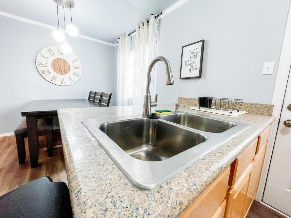 Upscale Townhouse Heart Of Sa's Medical Center Holiday home San Antonio