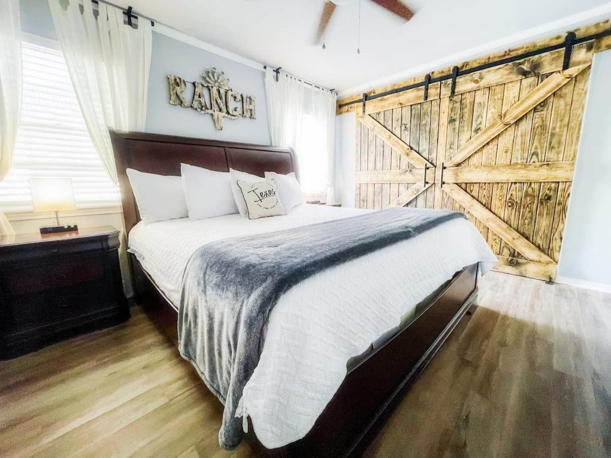 Upscale Townhouse Heart Of Sa's Medical Center Holiday home *