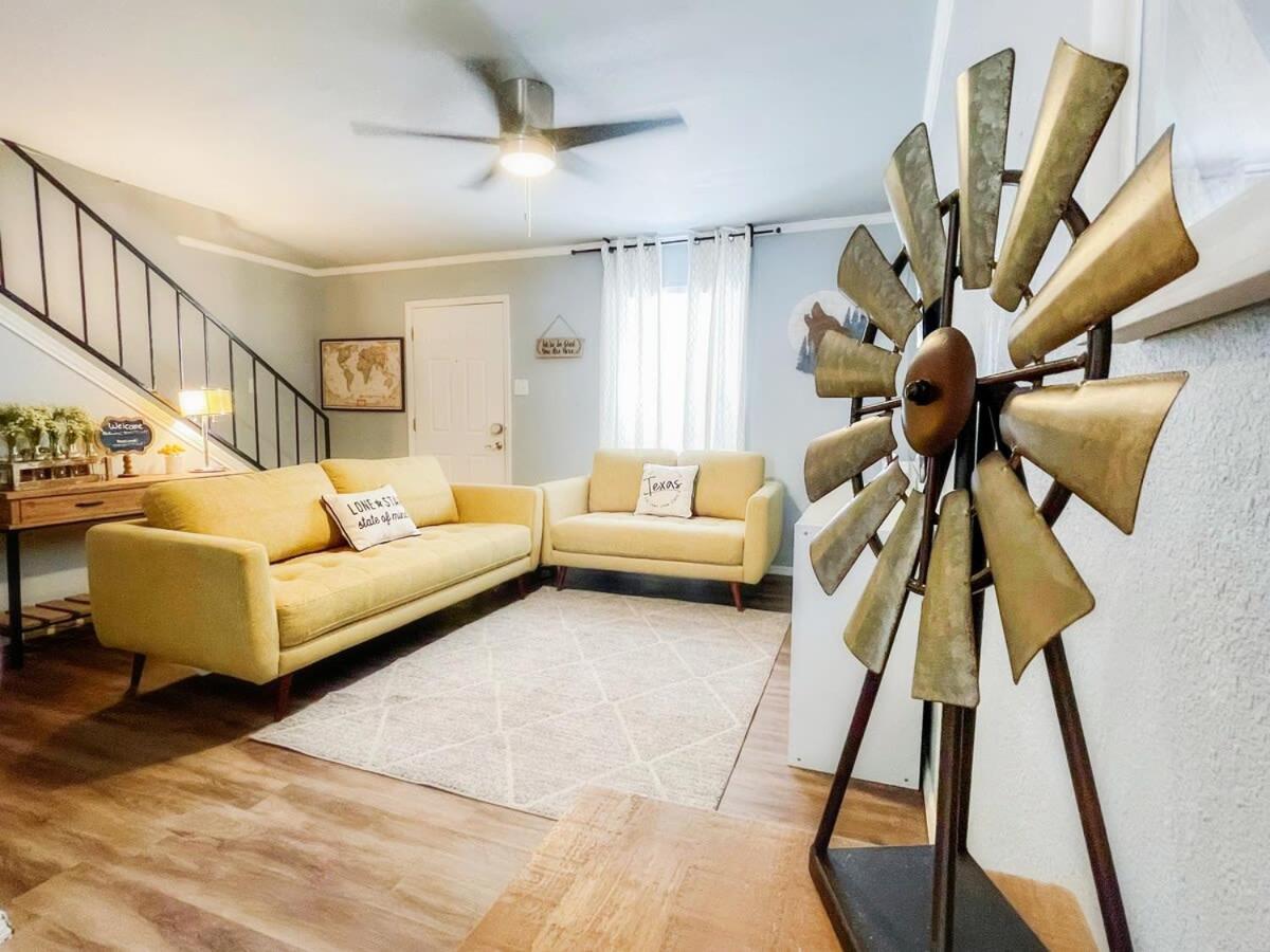 Upscale Townhouse Heart Of Sa's Medical Center *