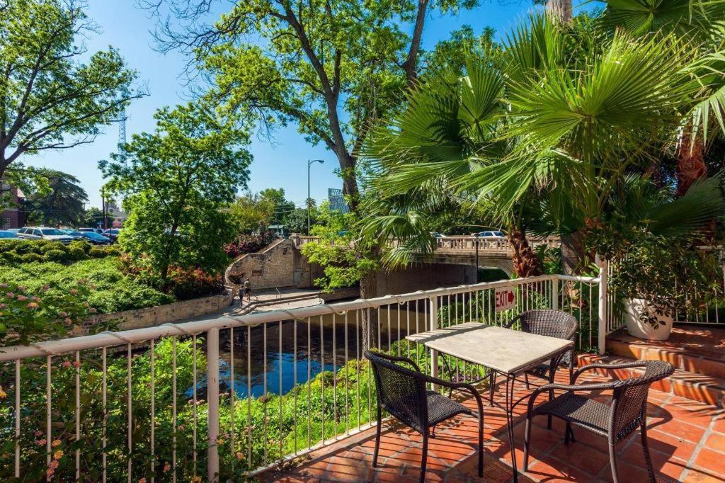El Tropicano Riverwalk San Antonio