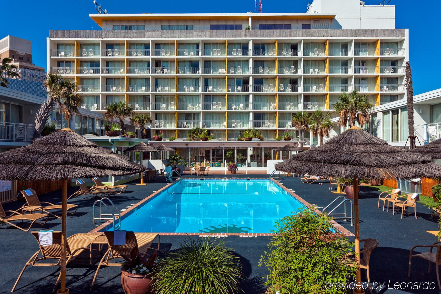 El Tropicano Riverwalk Hotel