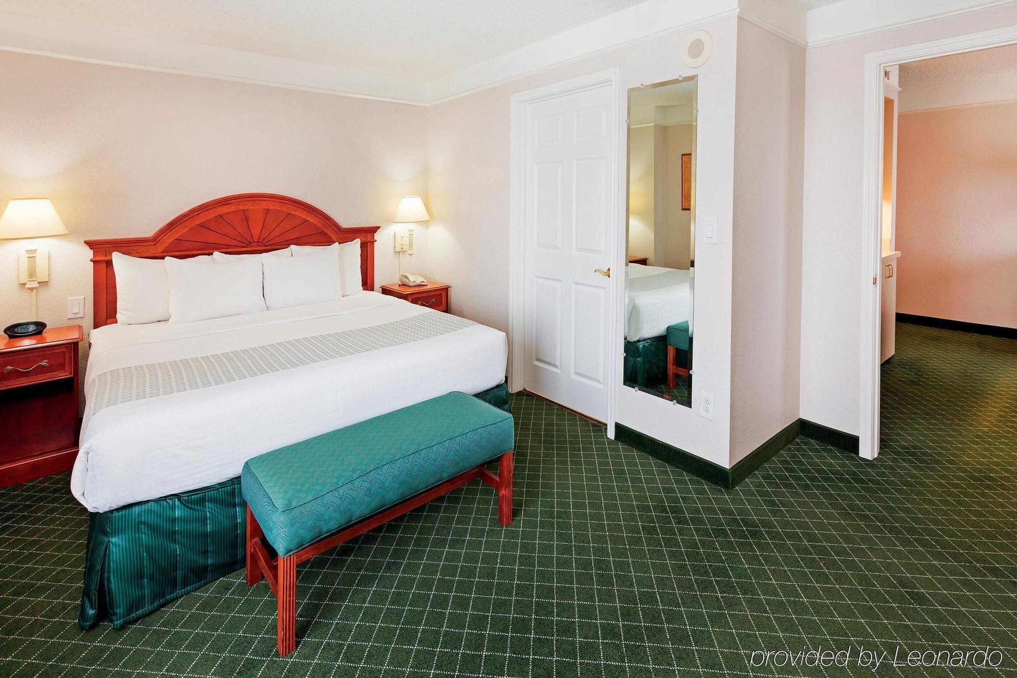 La Quinta & By Wyndham Riverwalk Hotel 3*