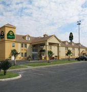 Hotel La Quinta By Wyndham Brooks Base 3*