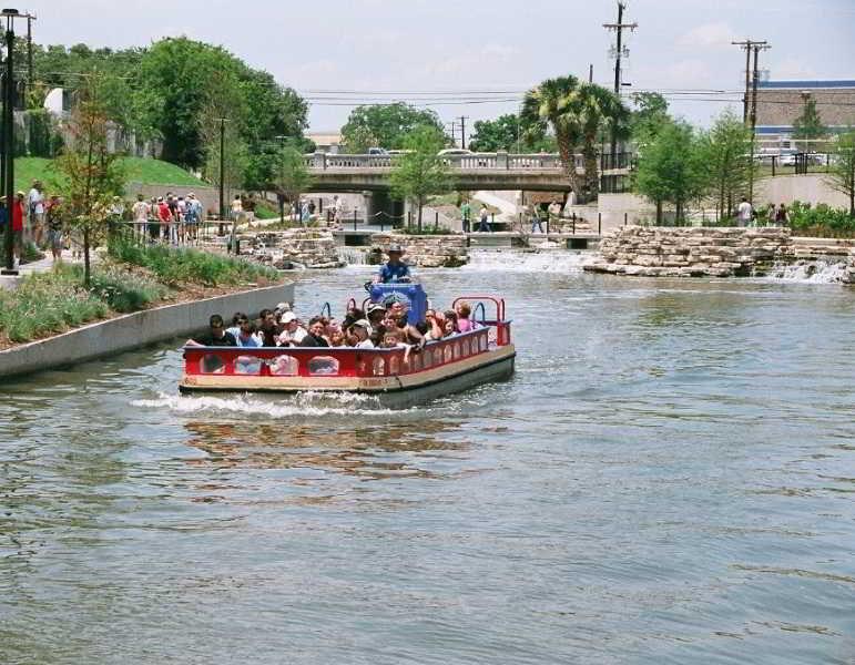 Hotel El Tropicano Riverwalk 3*