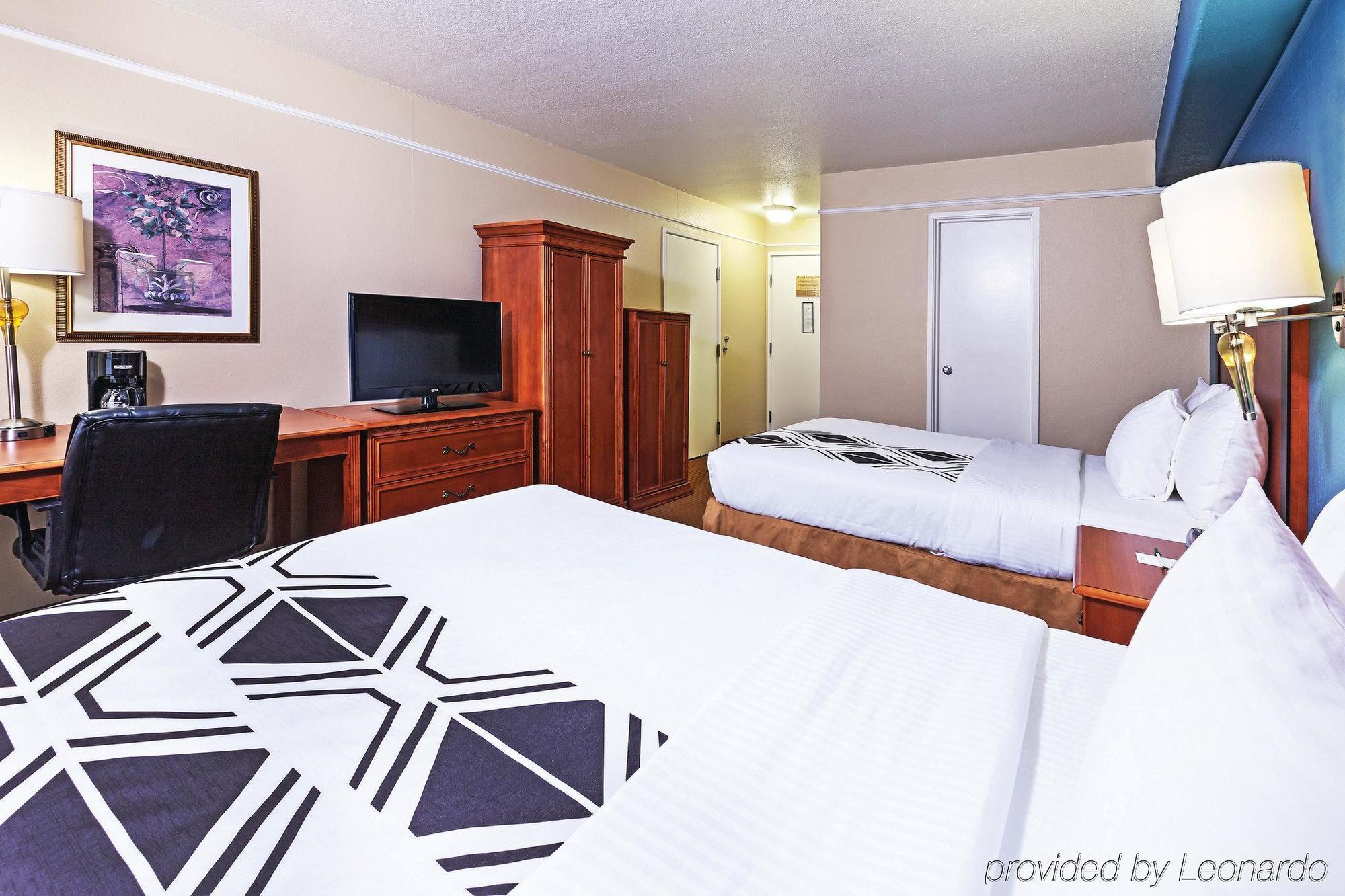 Hotel La Quinta By Wyndham Brooks Base