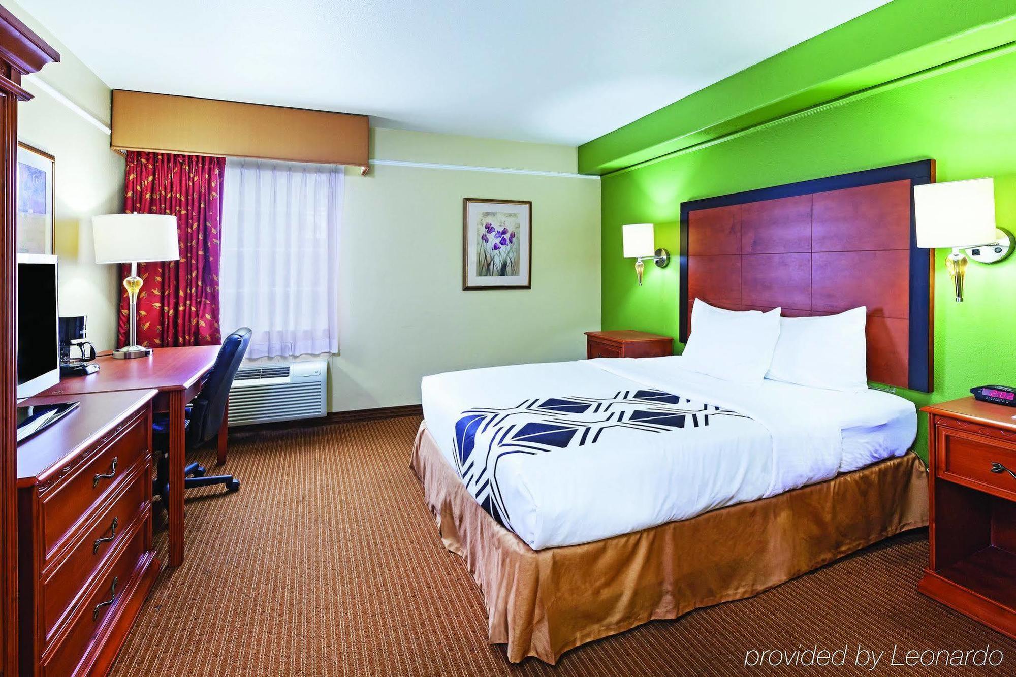 La Quinta By Wyndham Brooks Base 3*