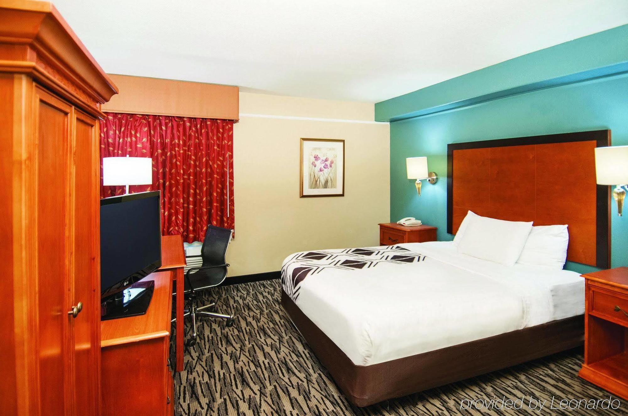 La Quinta By Wyndham Brooks Base Hotel San Antonio