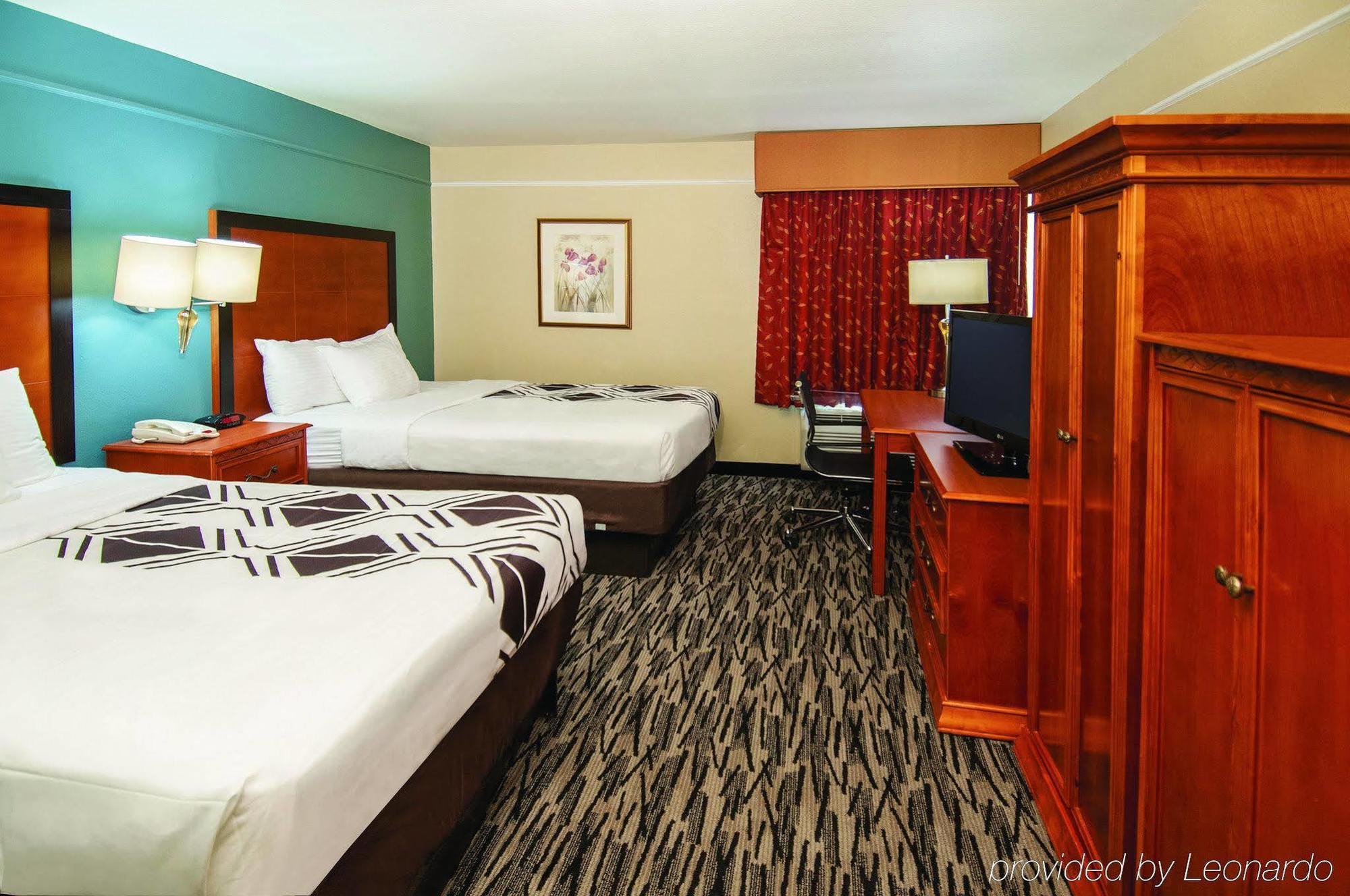 La Quinta By Wyndham Brooks Base Hotel 3*