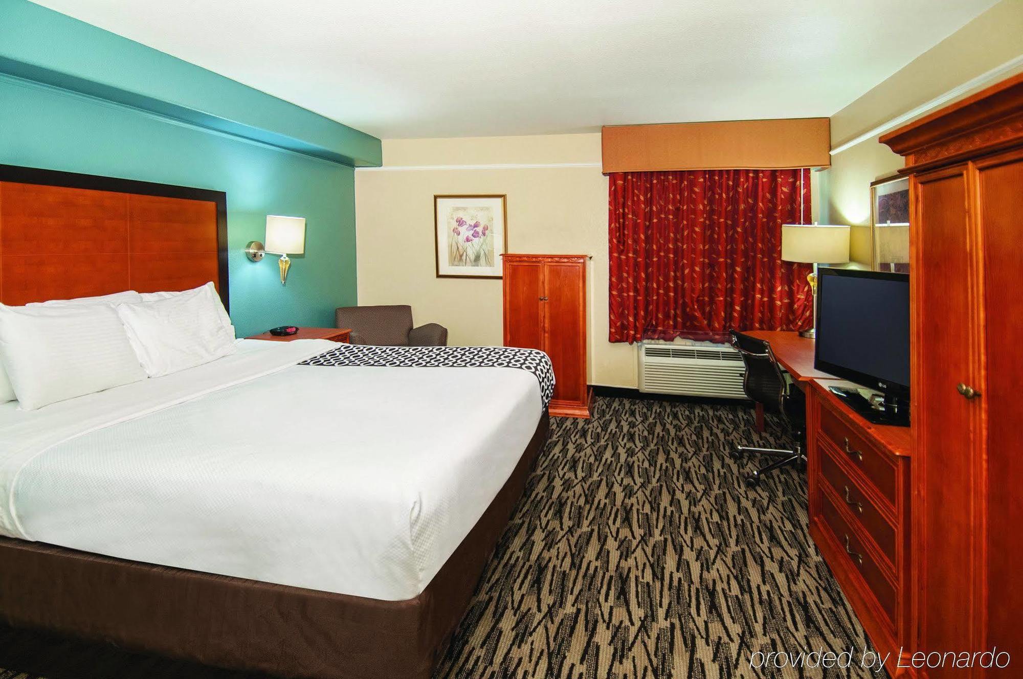 La Quinta By Wyndham Brooks Base 3* San Antonio