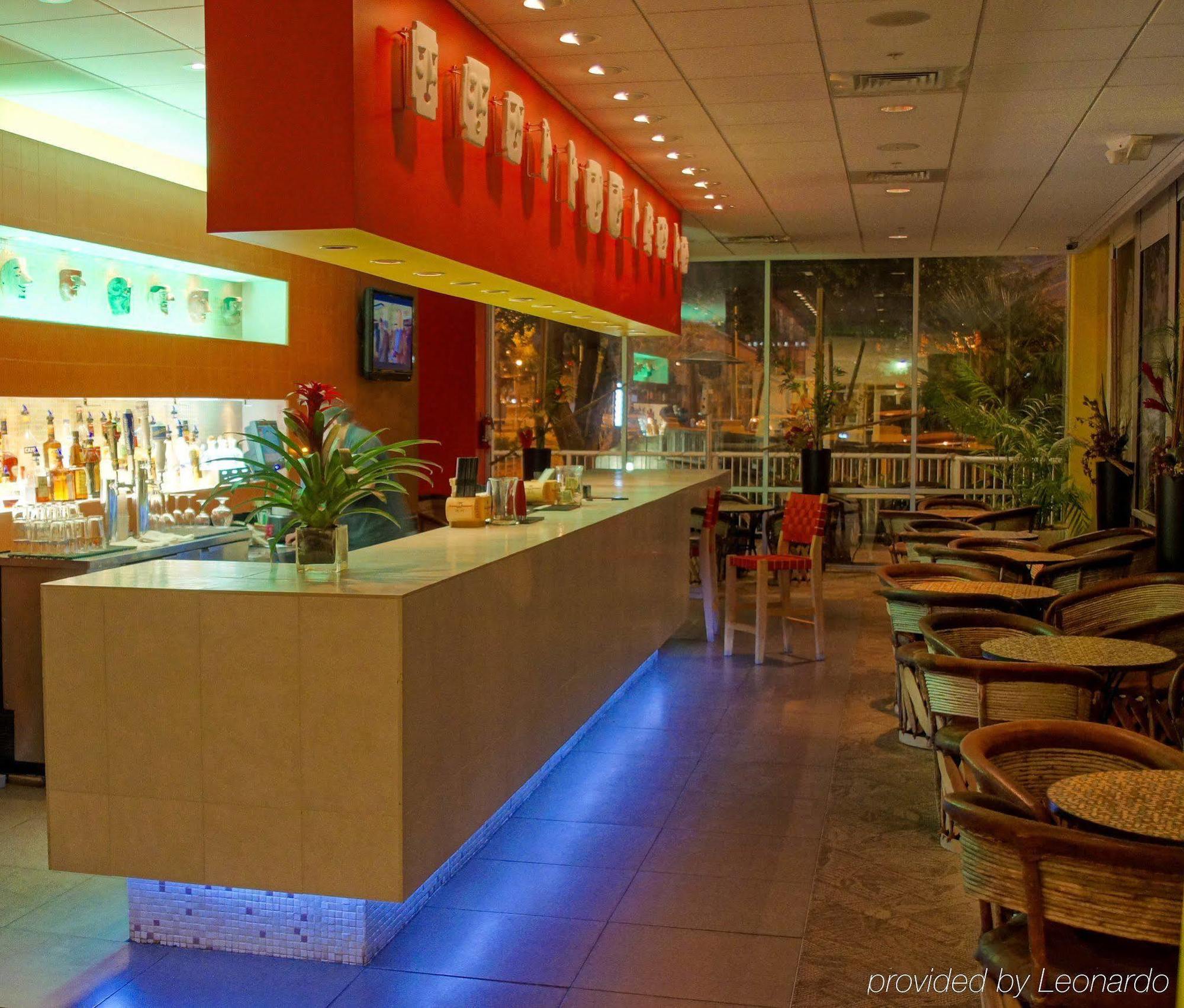 El Tropicano Riverwalk 3*