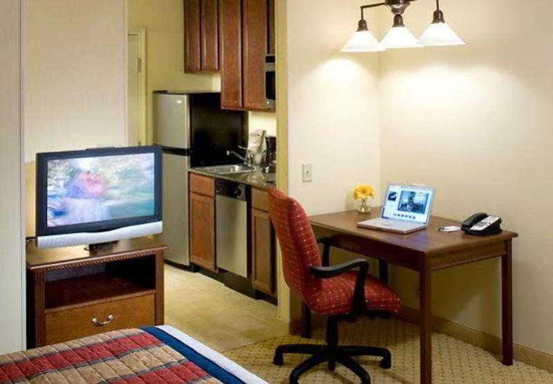 Hotel Towneplace By Marriott Airport