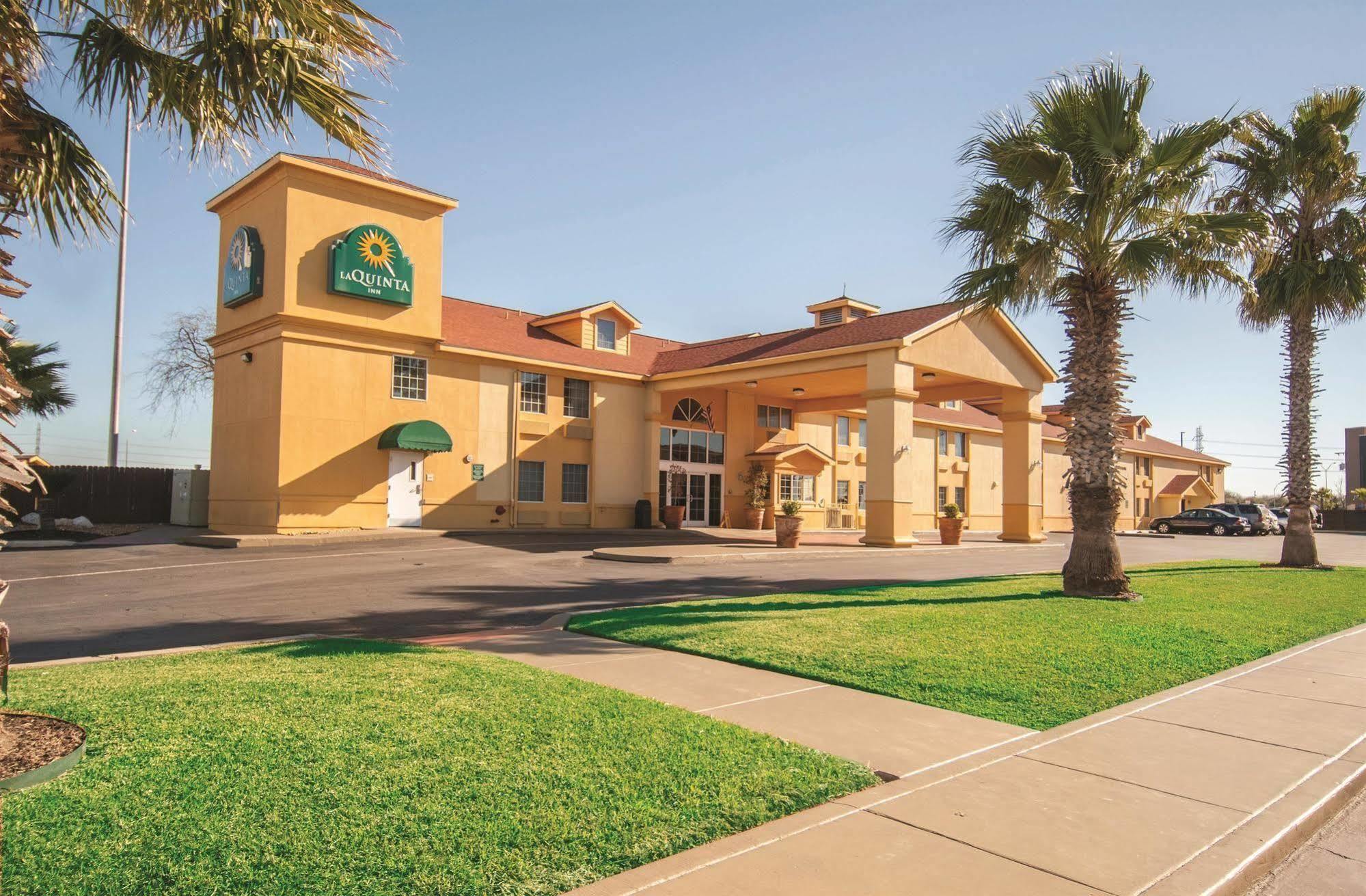 La Quinta By Wyndham Brooks Base 3*